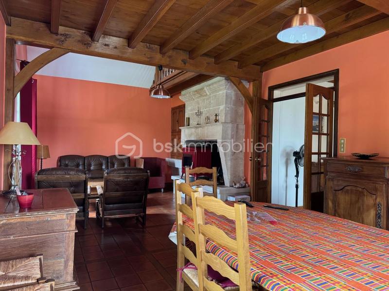 Maison traditionnelle - 159 m² - 6 pièces