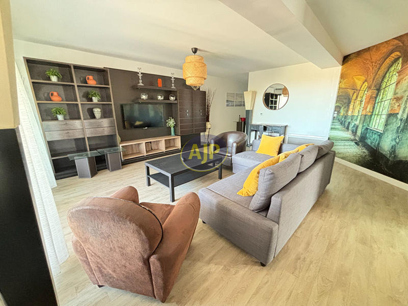 Appartement - 111 m² - 4 pièces