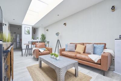 Maison - 99 m² - 6 pièces