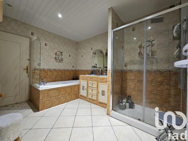 Maison - 218 m² - 5 pièces