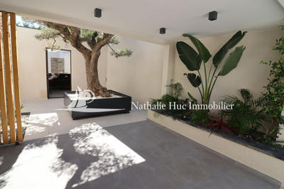 Maison - 220 m² - 7 pièces