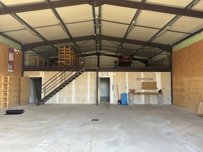 Local d'activités - 261 m²