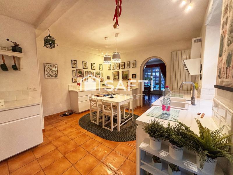 Maison - 210 m² - 6 pièces