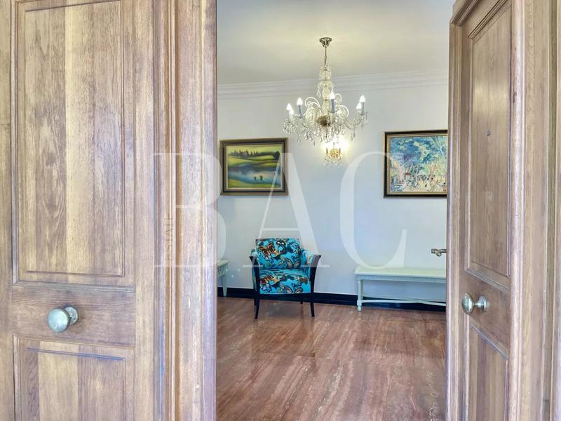 Villa - 545 m² - 12 pièces