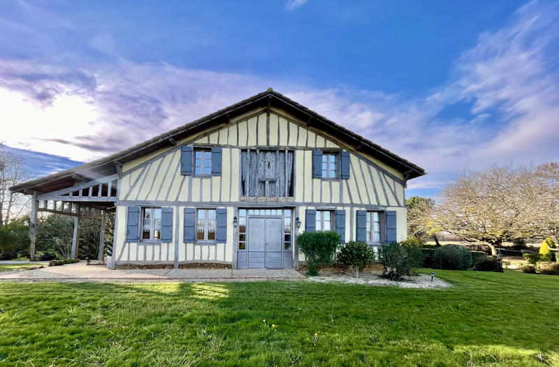 Maison - 278 m² - 9 pièces