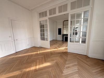Appartement - 129 m² - 6 pièces
