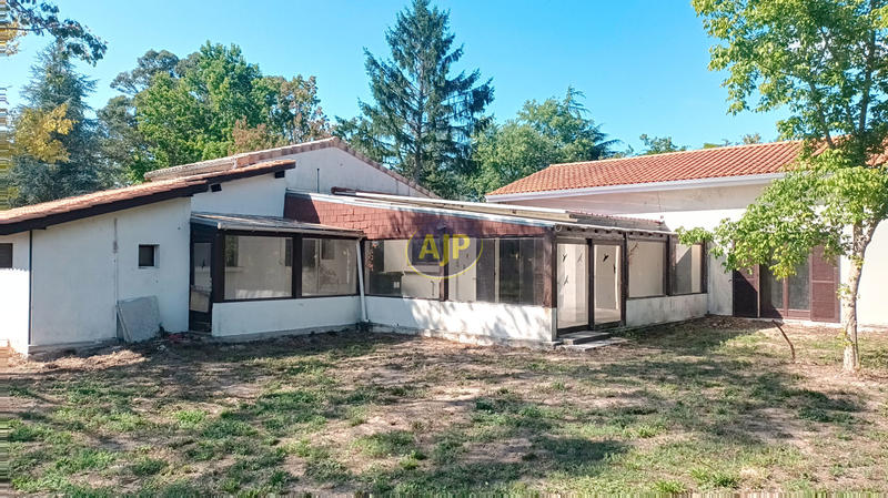 Maison - 268 m² - 7 pièces