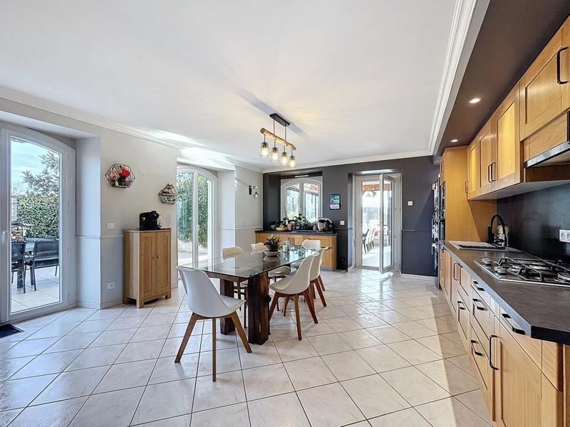 Maison - 199 m² - 6 pièces