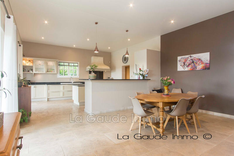 Villa - 198 m² - 7 pièces