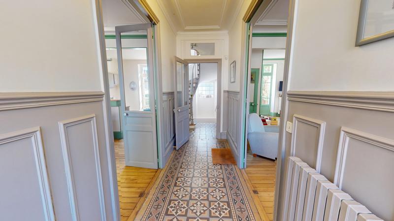 Maison - 201 m² - 7 pièces