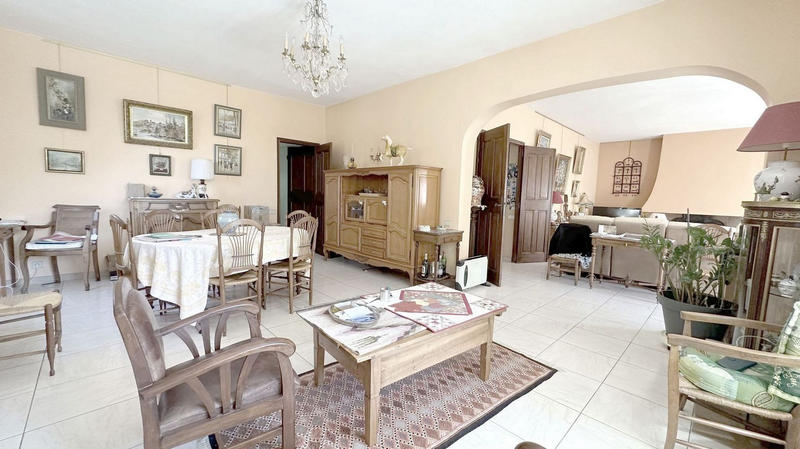 Maison - 320 m² - 10 pièces