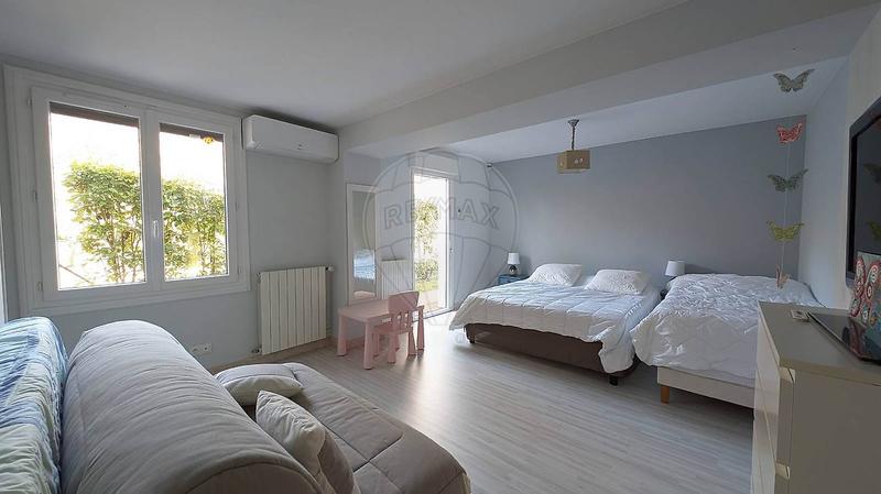 Maison - 290 m² - 9 pièces