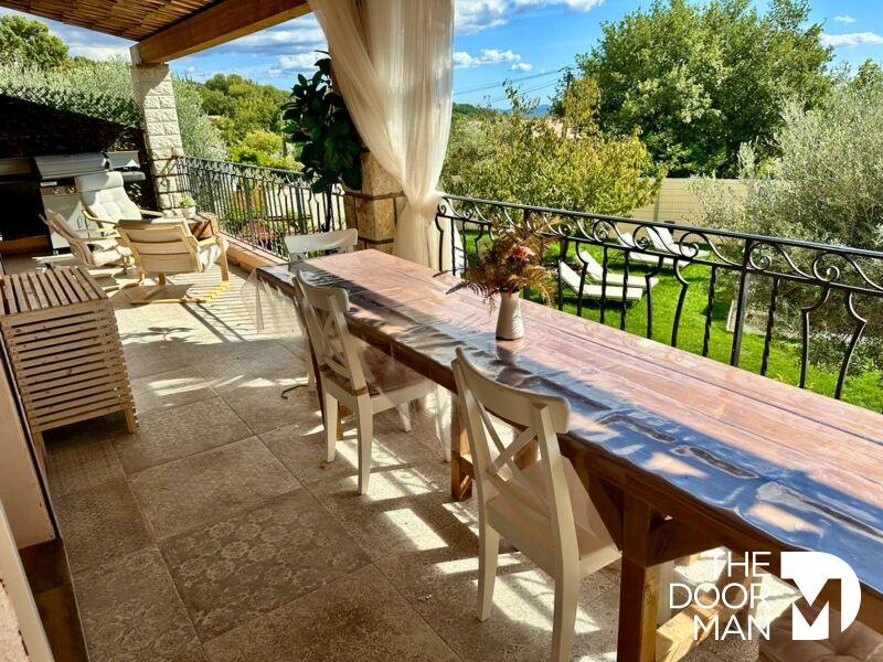 Maison - 310 m² - 13 pièces