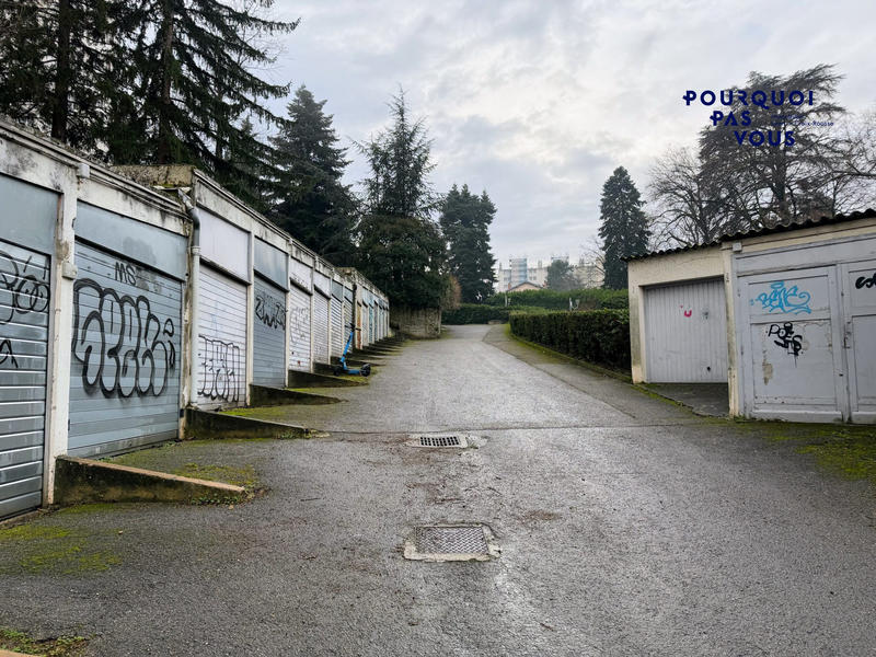 Parking / Garage - 12 m²