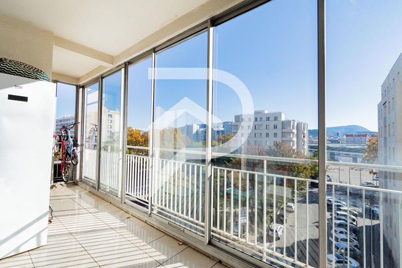 Appartement - 100 m² - 5 pièces