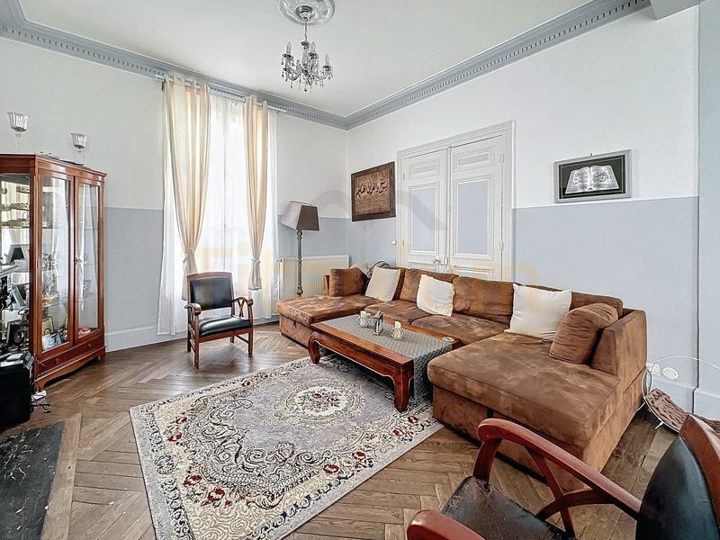 Maison - 280 m² - 11 pièces