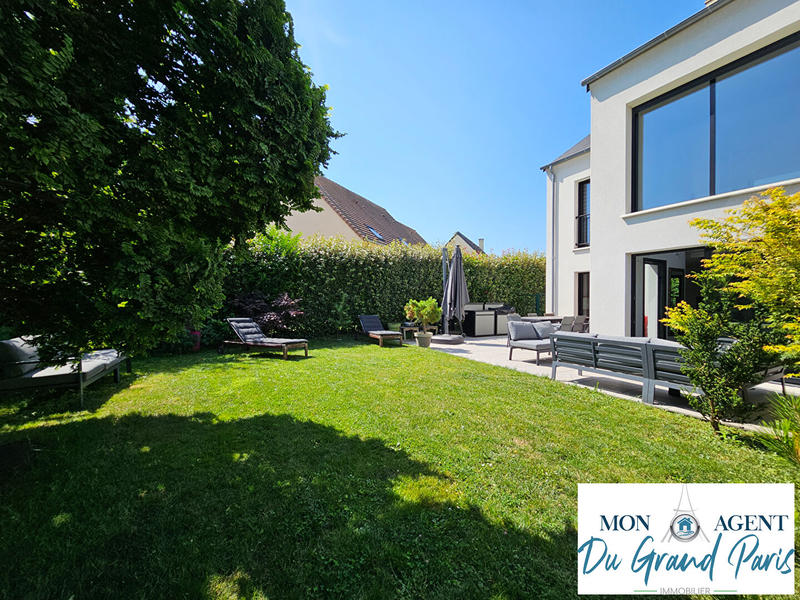 Maison - 202 m² - 8 pièces