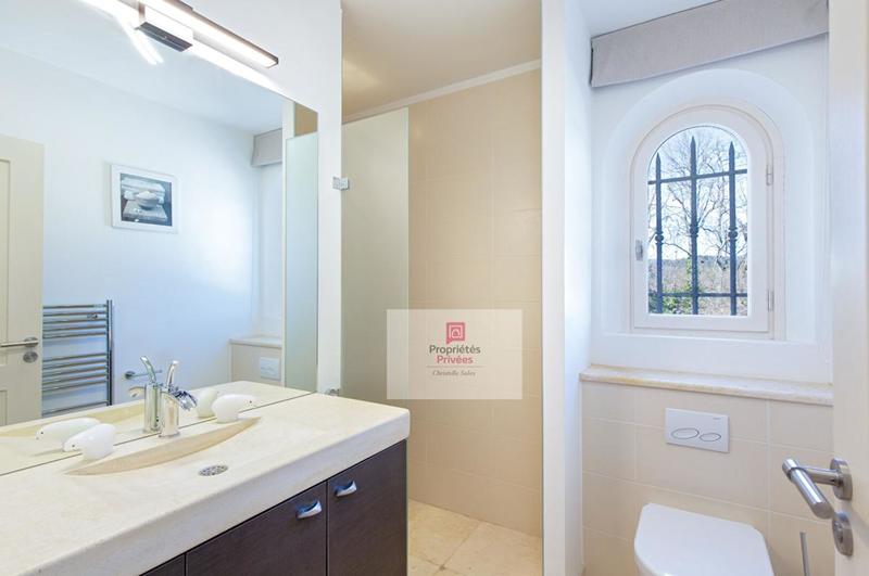 Maison - 250 m² - 7 pièces