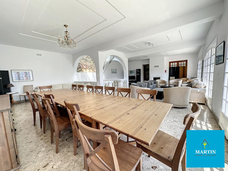 Villa - 331 m² - 10 pièces