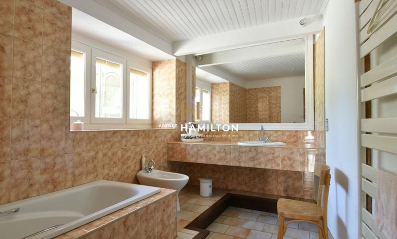 Maison - 223 m² - 8 pièces
