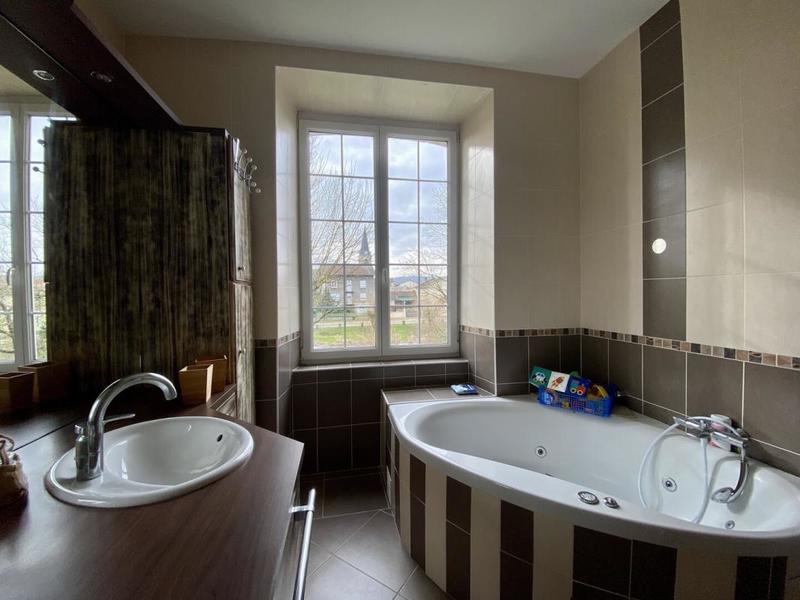 Maison - 284 m² - 8 pièces