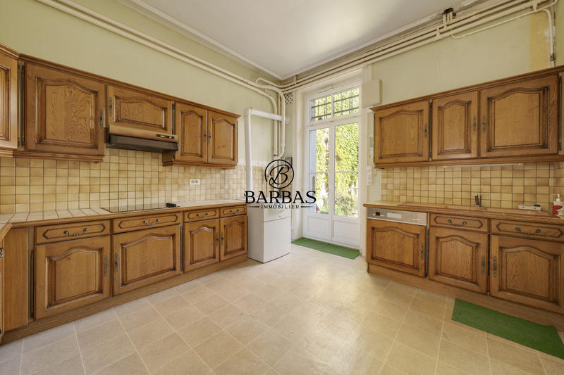 Maison - 220 m² - 12 pièces