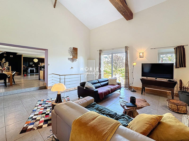 Maison - 255 m² - 6 pièces