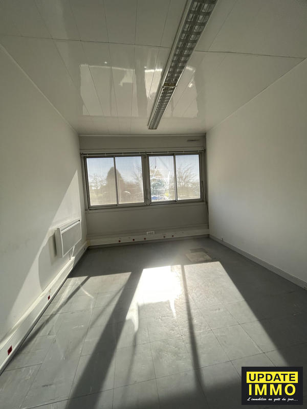 Entrepôt - 4 679 m²