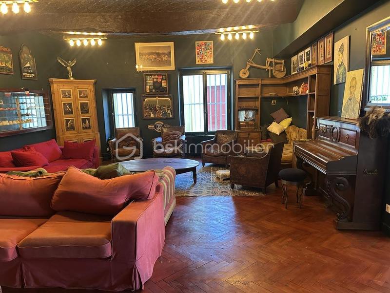 Château - 722 m² - 19 pièces