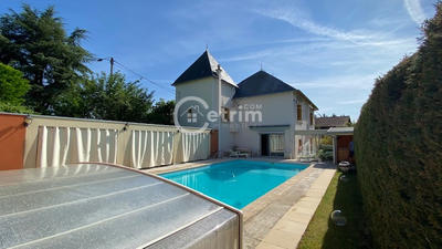 Maison - 230 m² - 8 pièces