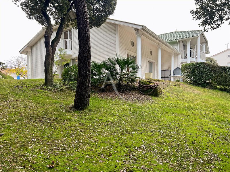 Appartement - 134 m² - 6 pièces