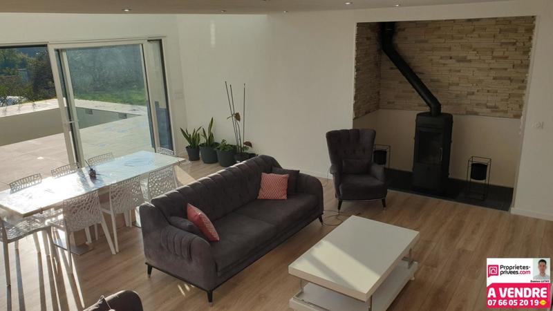 Maison - 213 m² - 8 pièces