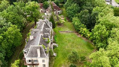 Château - 1 500 m² - 11 pièces