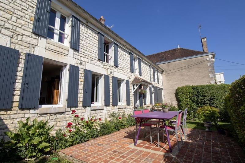 Propriété - 235 m² - 11 pièces