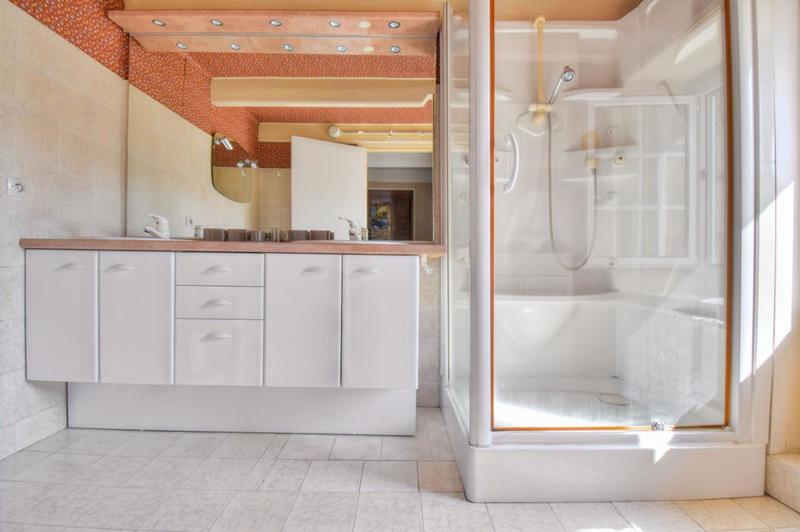 Maison - 180 m² - 8 pièces