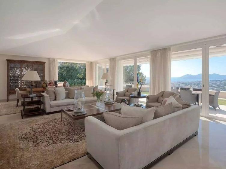 Villa - 330 m² - 7 pièces