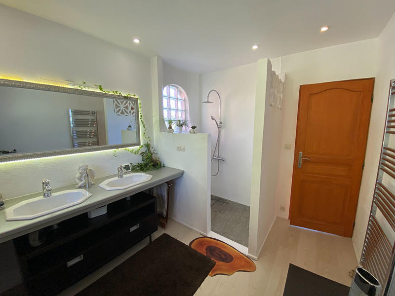 Maison - 534 m² - 12 pièces