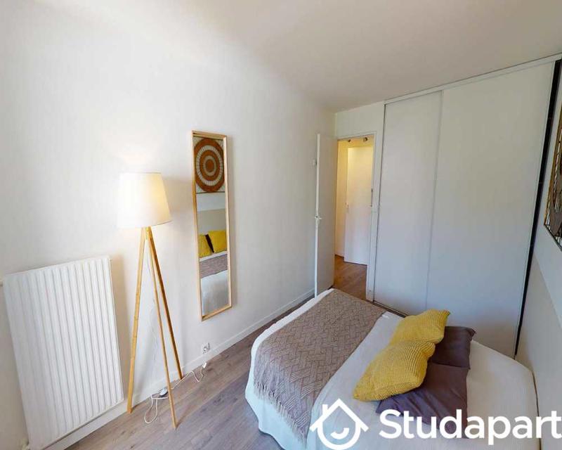 Chambre - 90 m² - 1 pièce