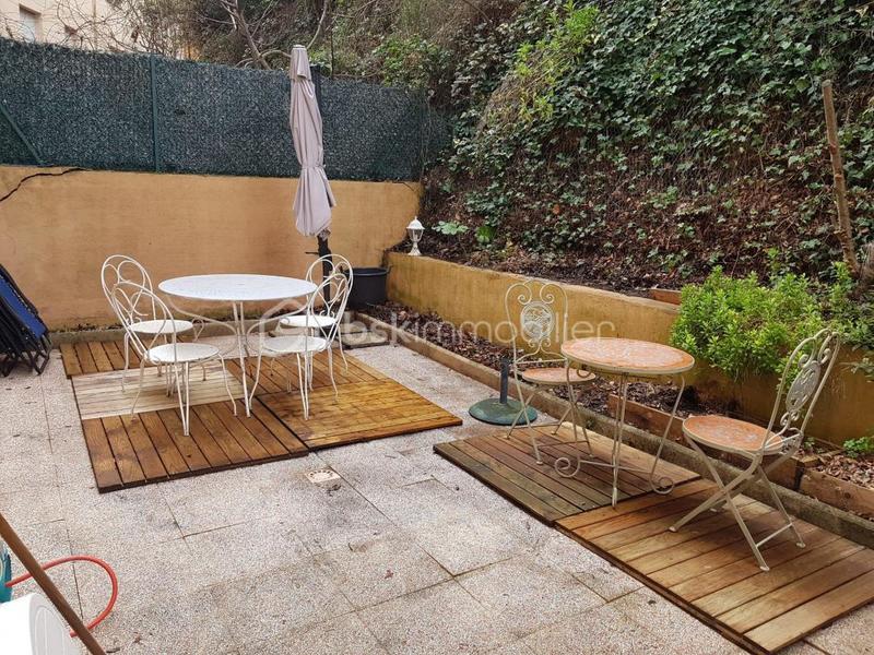 Immeuble - 65 m² - 3 pièces