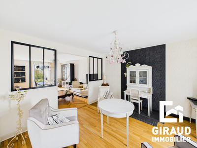 Maison - 208 m² - 7 pièces