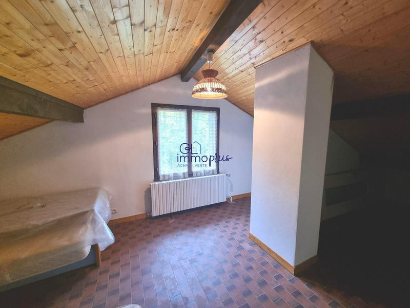 Maison traditionnelle - 121 m² - 9 pièces