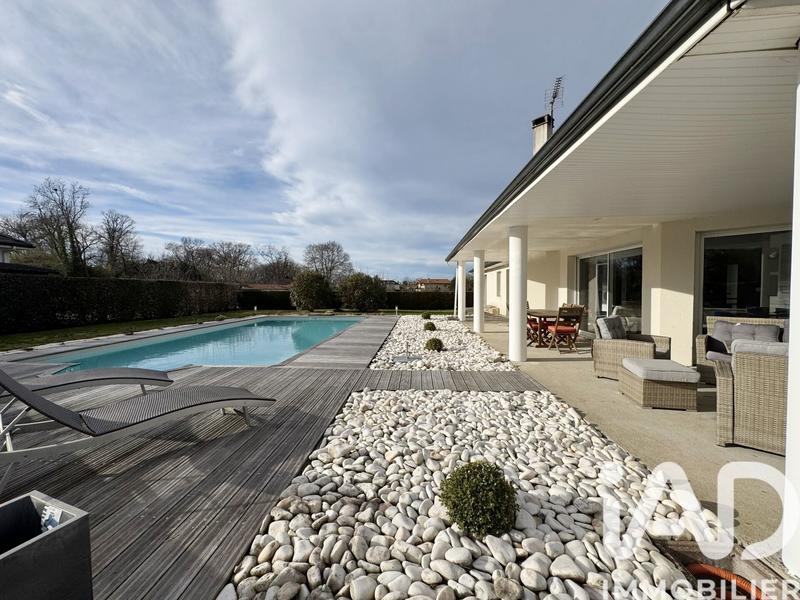 Maison - 200 m² - 5 pièces