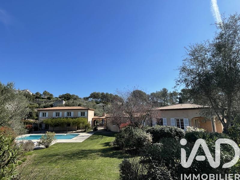 Maison - 433 m² - 16 pièces