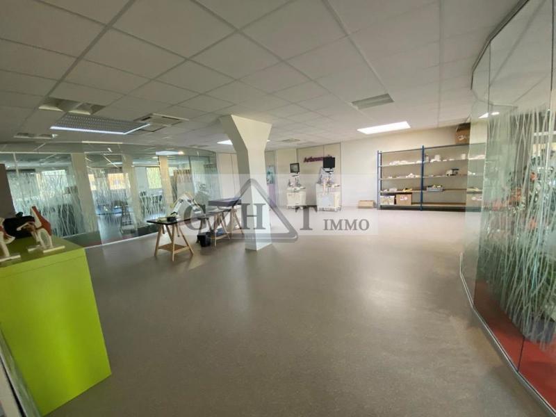 Entrepôt - 1 500 m²