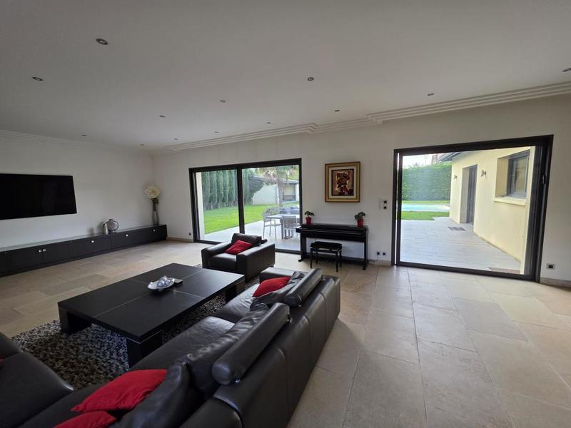 Villa - 300 m² - 7 pièces