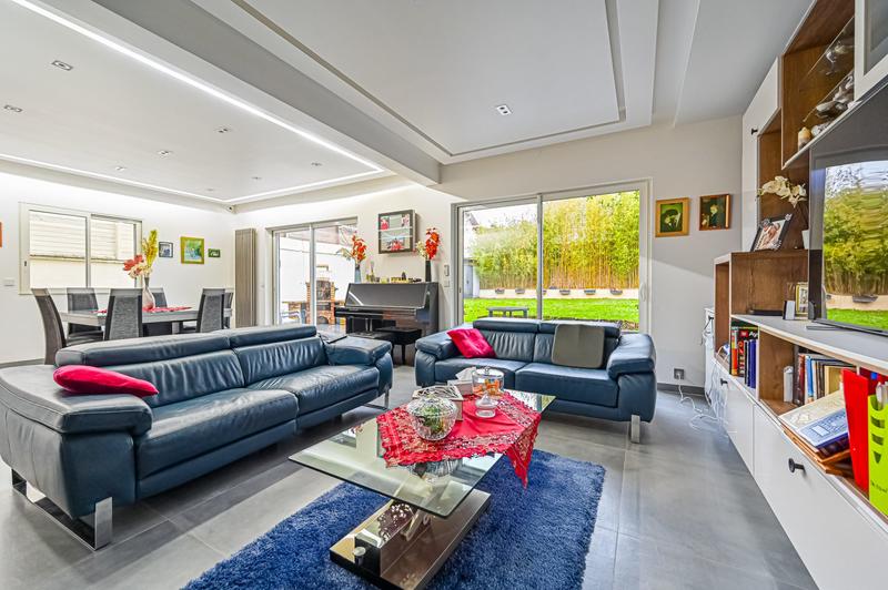 Maison - 216 m² - 6 pièces