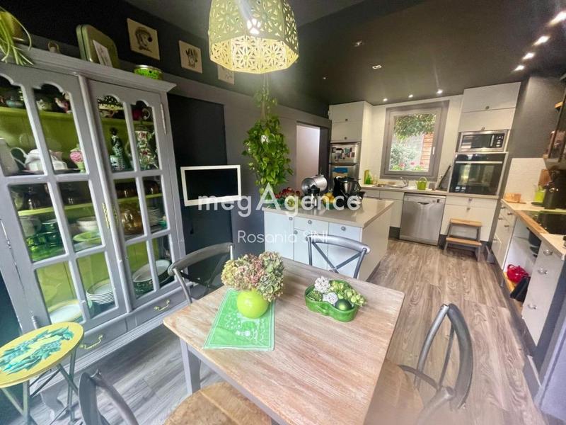 Maison - 246 m² - 8 pièces