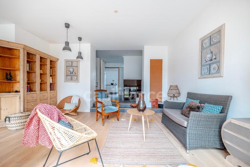 Maison - 210 m² - 9 pièces