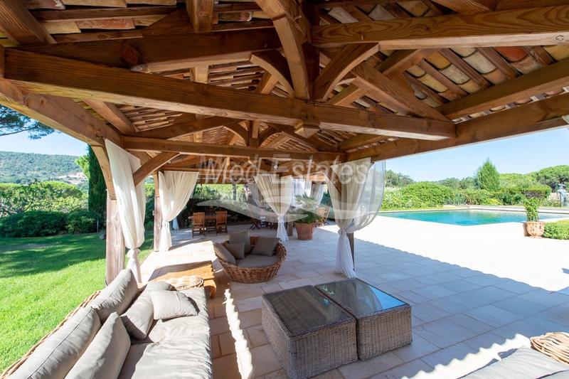 Propriété - 438 m² - 18 pièces