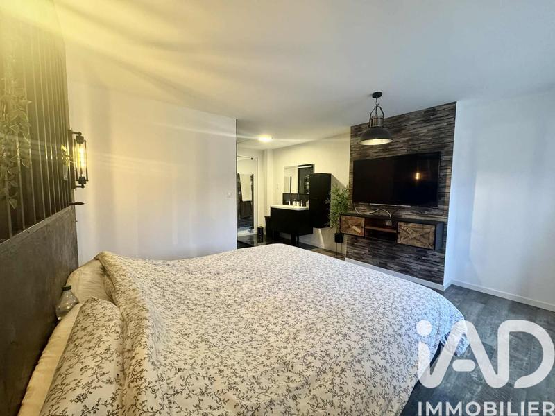 Maison - 223 m² - 7 pièces